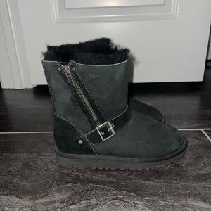 Ugg boots, black exterior and interior